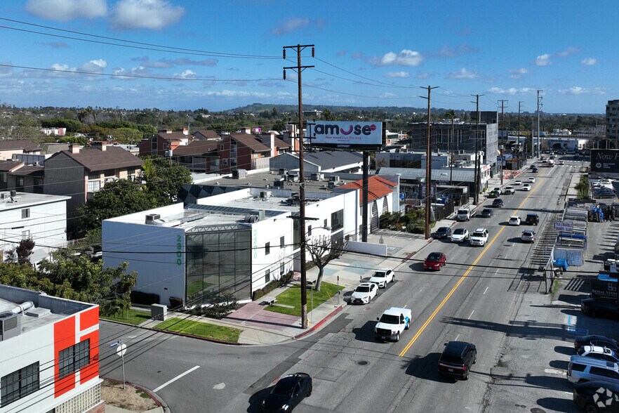 More Photos Of 2300 S Sepulveda Blvd, Los Angeles Office For Lease