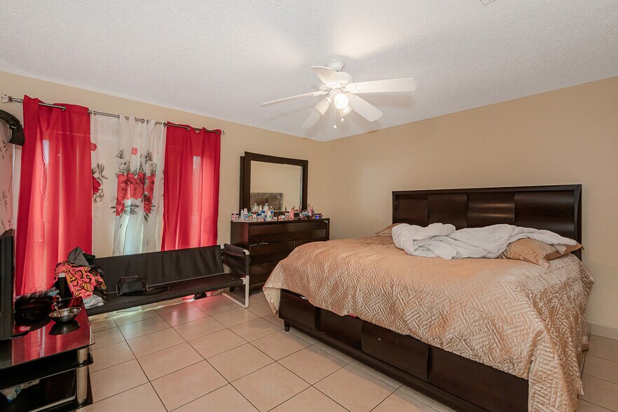 More Photos Of 4063-4065 SW 51st St, Fort Lauderdale Apartments For Sale