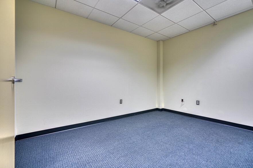 More Photos Of 438 N Frederick Ave, Gaithersburg Medical For Sale