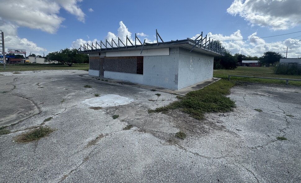 More Photos Of 108 S 8th St, Skidmore Service Station For Sale