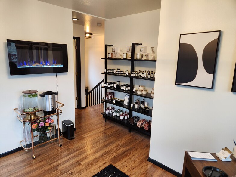 More Photos Of 1320 Market St, Kirkland Office For Lease