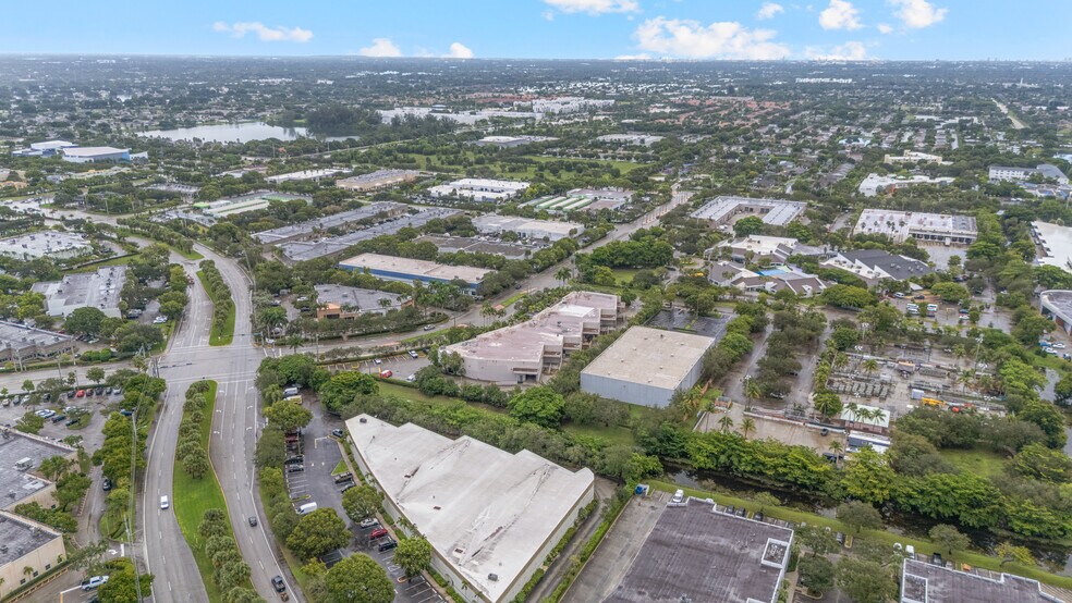 More Photos Of 10300-10380 NW 53rd St, Sunrise Distribution For Lease