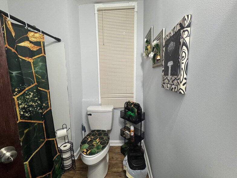 More Photos Of 2527 Greenmount Ave, Baltimore Loft Creative Space For Lease