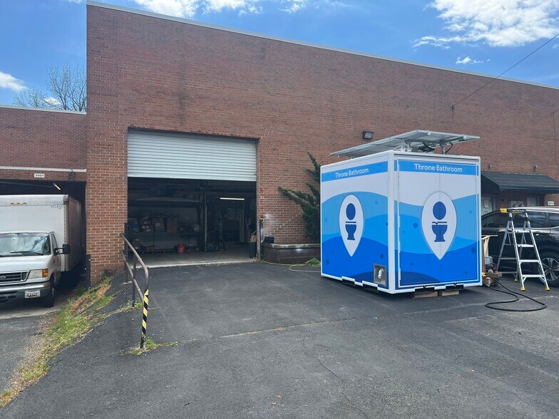 More Photos Of 3415-3501 Windom Rd, Brentwood Warehouse For Lease