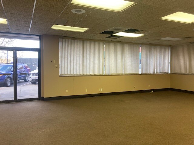 More Photos Of 221 W Lexington Ave, Independence Office For Sale