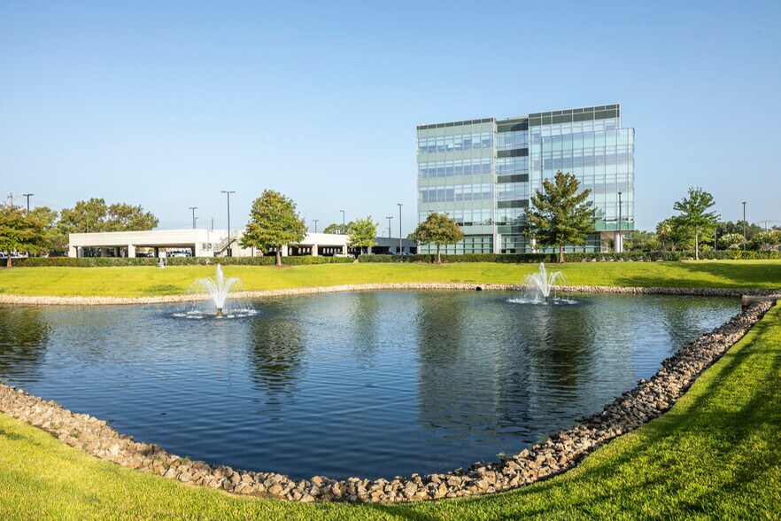 More Photos Of 455 E Medical Center Blvd, Webster Medical For Lease