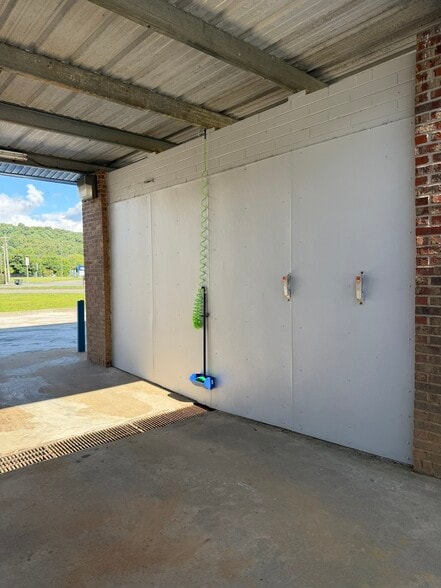 More Photos Of 102 S Fair St, Calhoun Carwash For Sale