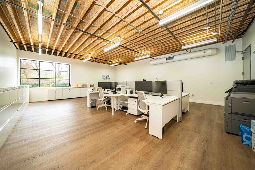 More Photos Of 2001 Saturn St, Monterey Park Light Distribution For Sale