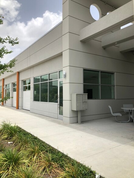 More Photos Of 7037 Twin Hills Ave, Dallas Unknown For Lease