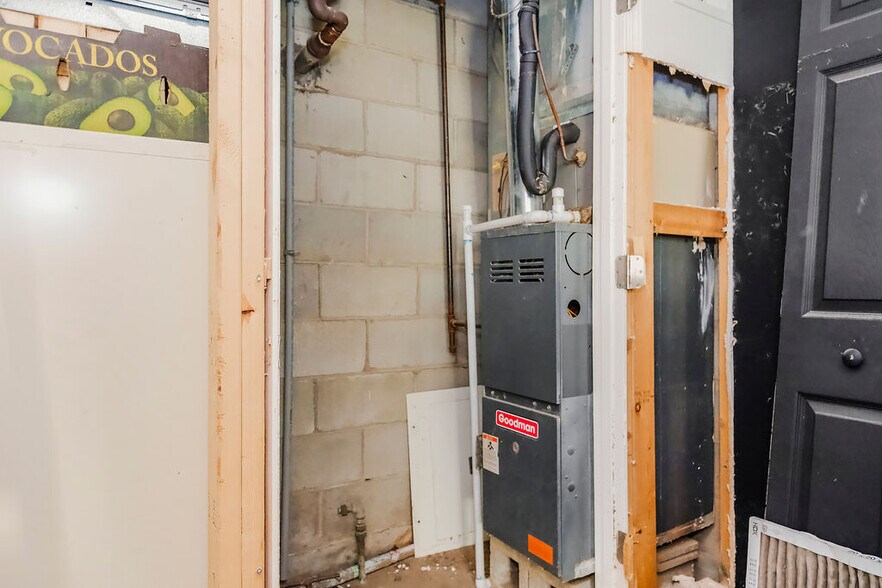 More Photos Of 1022 19th St, Kansas City Office Residential For Sale