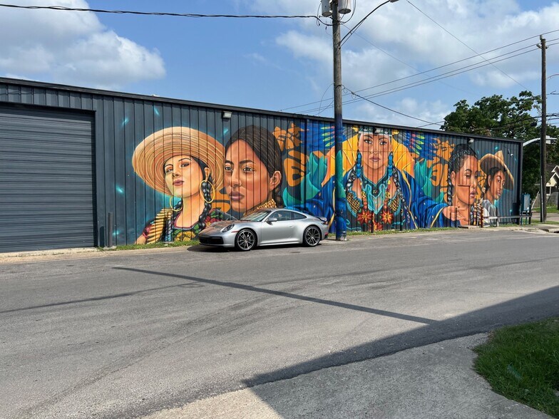 More Photos Of 5101 Canal St, Houston Flex For Lease