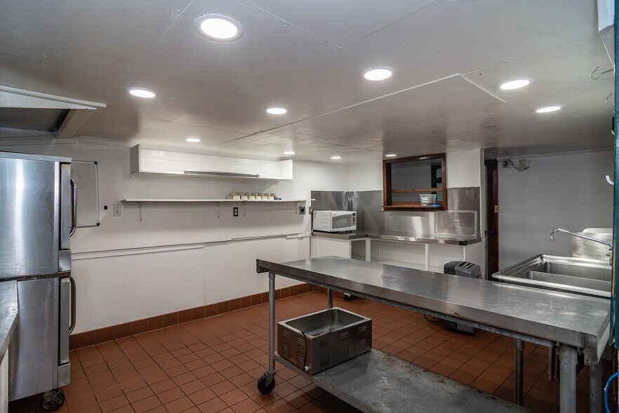 More Photos Of 115 NE Locust St, Oakland Restaurant For Sale