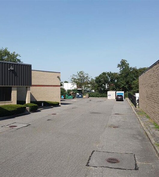 More Photos Of 35 W Jefryn Blvd, Deer Park Warehouse For Lease