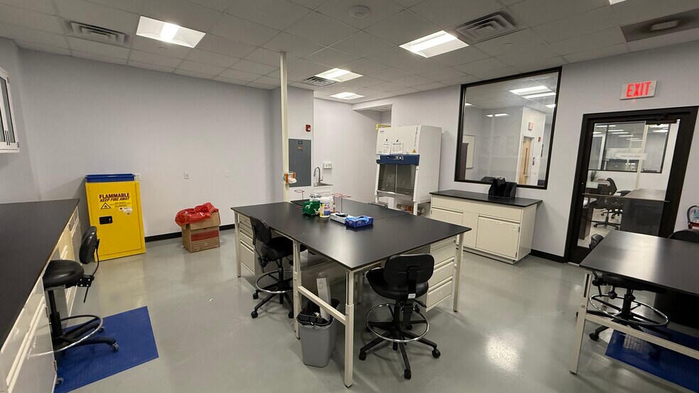 More Photos Of 2550 Brodhead Rd, Bethlehem Flex For Lease