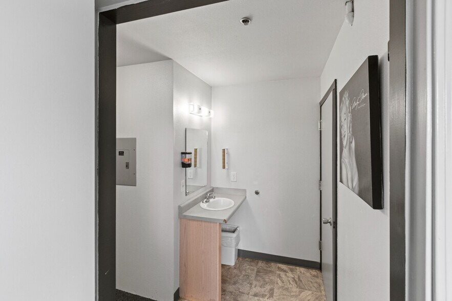 More Photos Of 615 SW Evergreen Ave, Redmond Multifamily For Sale