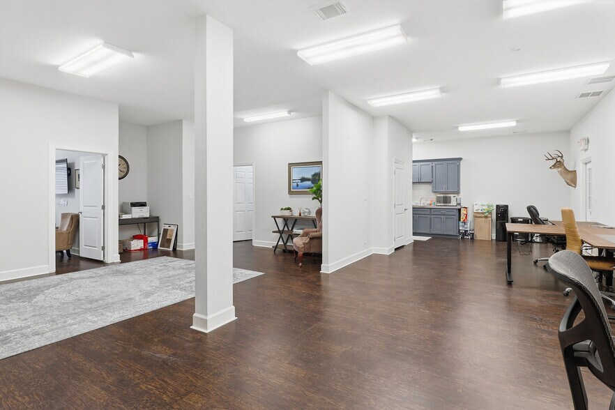 More Photos Of 5342 5th St, Katy Freestanding For Lease