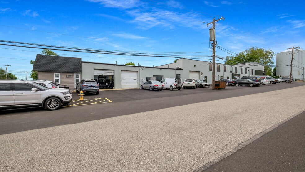 More Photos Of 400 Lincoln Ave, Hatboro Light Distribution For Sale