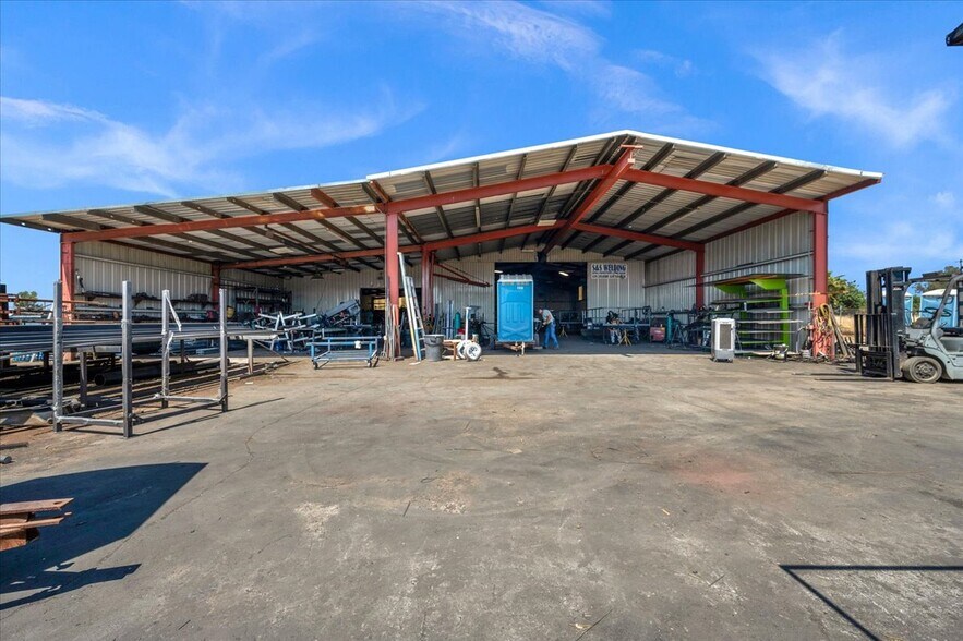 More Photos Of 15447 Avenue 28 1/2 Ave, Madera Freestanding For Sale