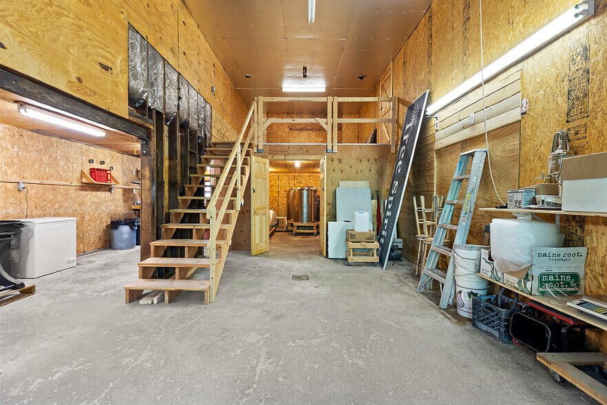 More Photos Of 152 Fairfield St, Oakland Flex For Sale