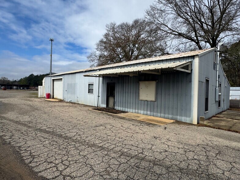 Primary Photo Of 12935 U. S. 43, Axis Flex For Lease