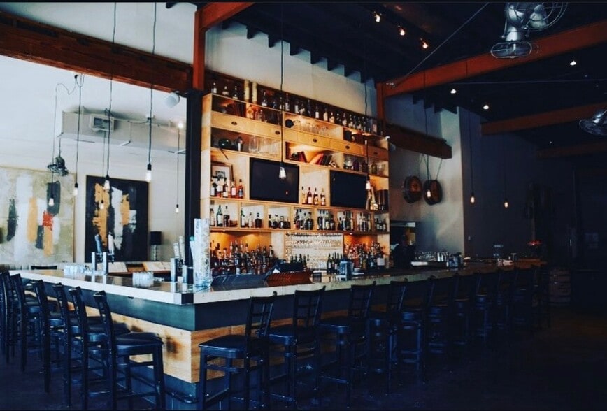 More Photos Of 940-942 S Cooper St, Memphis Storefront For Lease