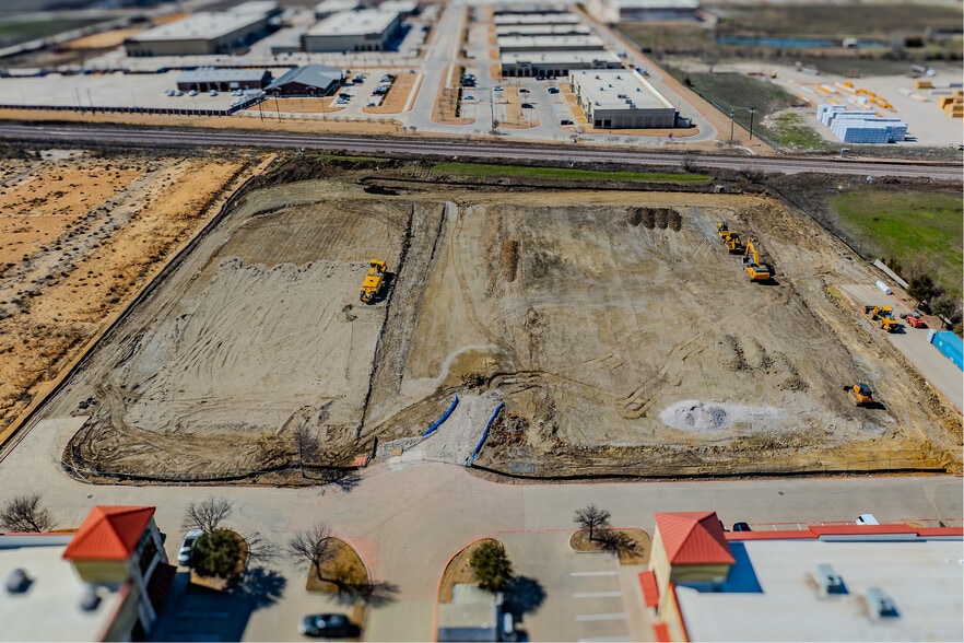 More Photos Of 860 Coleman St, Prosper Light Distribution For Lease