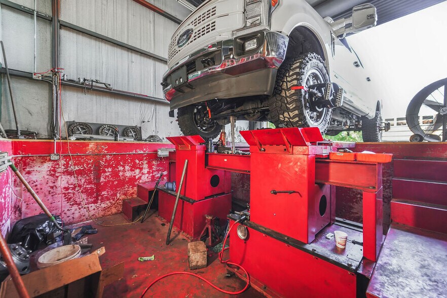 More Photos Of 502 Washington St, South Houston Warehouse For Sale