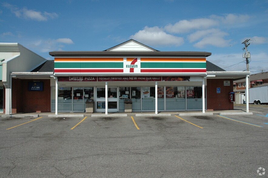 More Photos Of 11555-11575 E 13 Mile Rd, Warren Freestanding For Lease