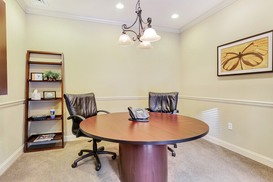 More Photos Of 68 Pointe Cir, Greenville Office For Lease