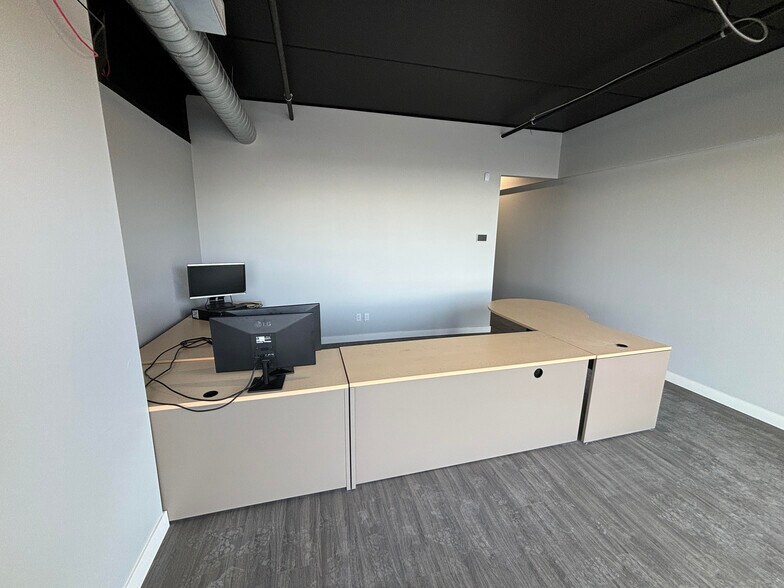 More Photos Of 800 Laurentian Dr, Burlington Warehouse For Sale