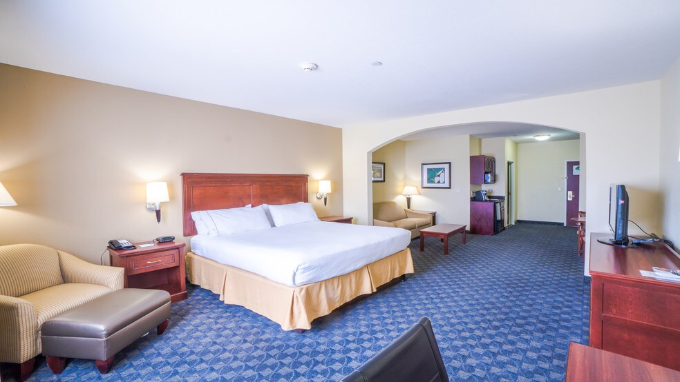 More Photos Of 3119 Perryton Pkwy, Pampa Hotel For Sale