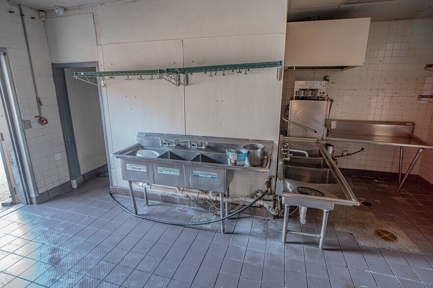 More Photos Of 853 N Glenstone Ave, Springfield Restaurant For Lease