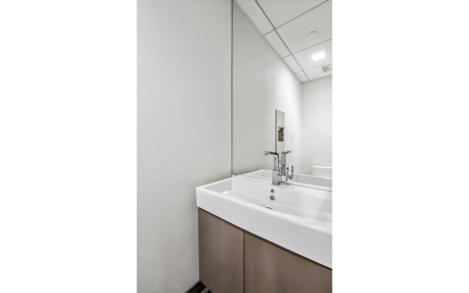 More Photos Of 50 W 47th St, New York Office Residential For Sale