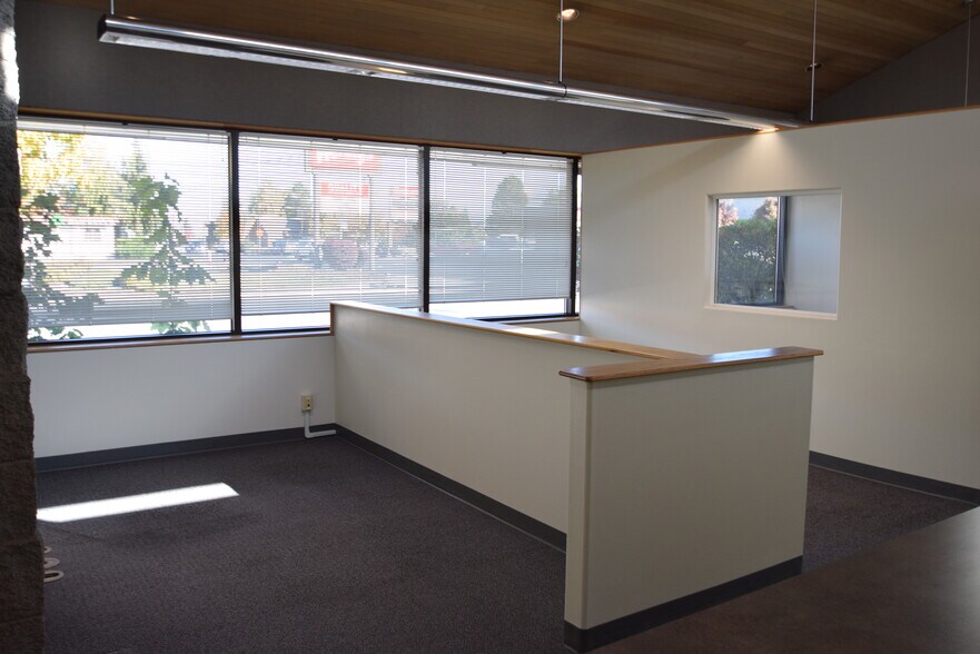 More Photos Of 1543 NE 3rd St, Bend Storefront Retail Office For Lease