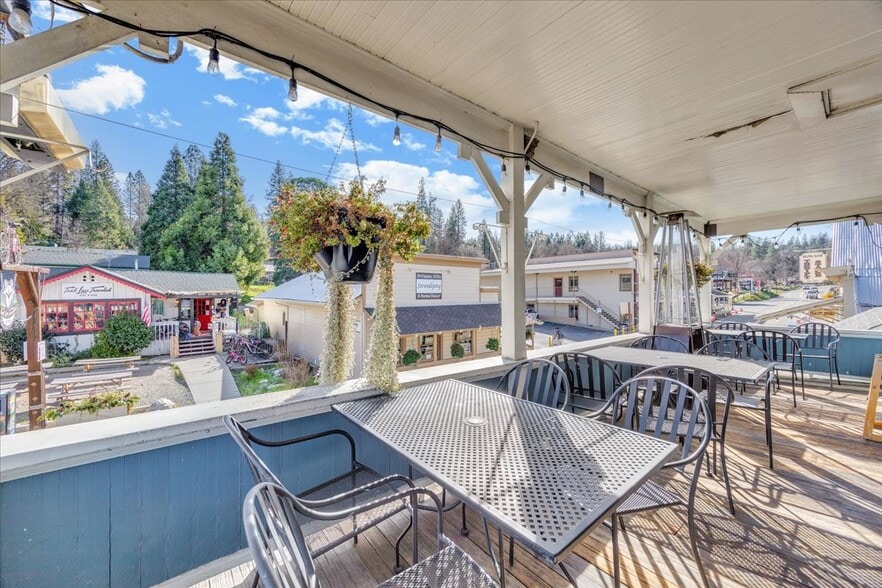 More Photos Of 18736 Main St, Groveland Hotel For Sale