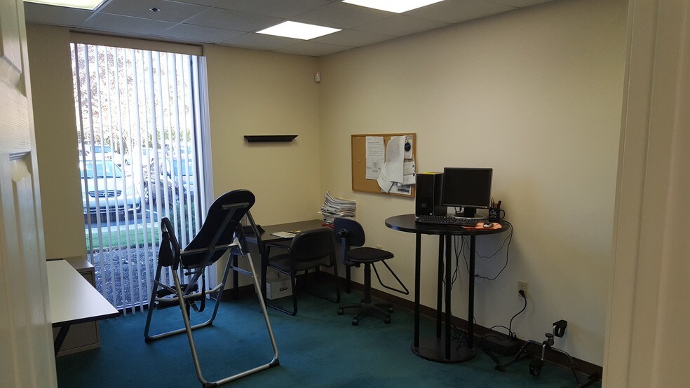 More Photos Of 665 Highway 74 S, Peachtree City Showroom For Lease