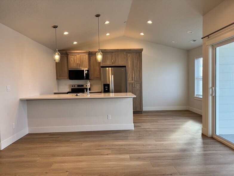 More Photos Of 1800 7th Ave N, Payette Apartments For Sale