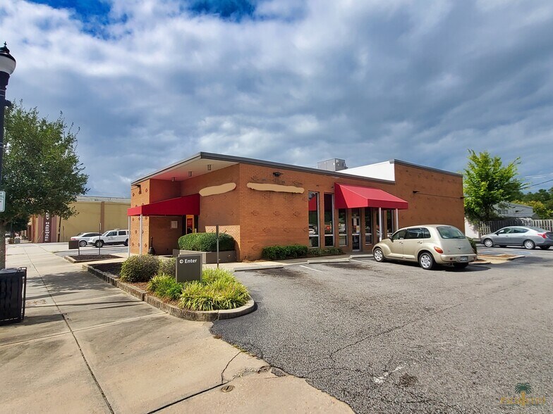 More Photos Of 507 N Main St, Marion Bank For Sale