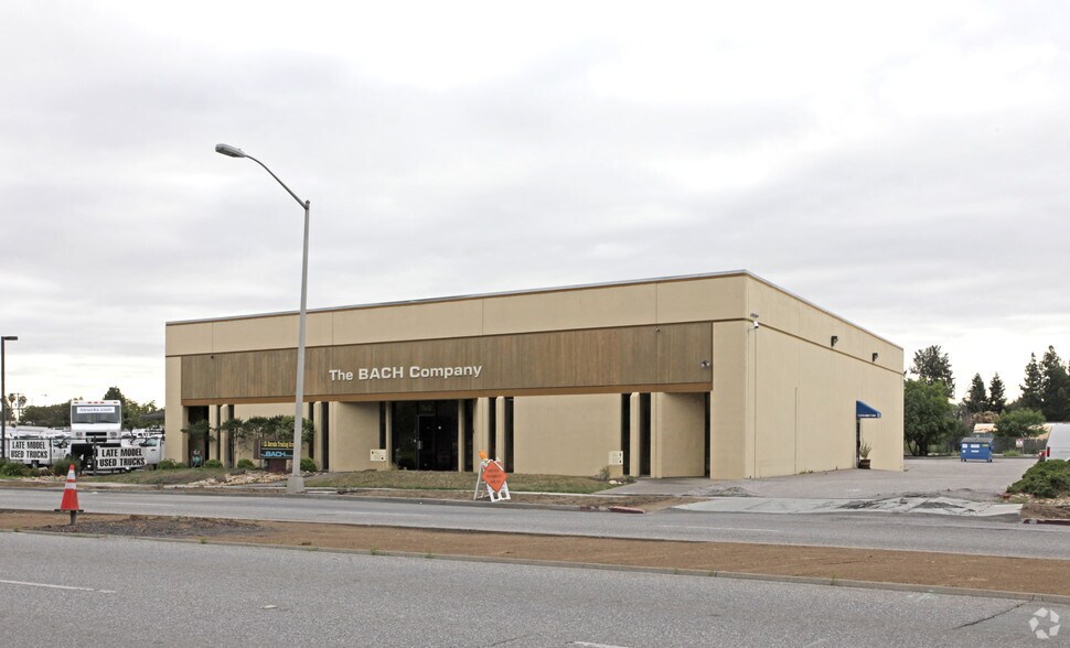 More Photos Of 760 San Antonio Rd, Palo Alto Warehouse For Sale