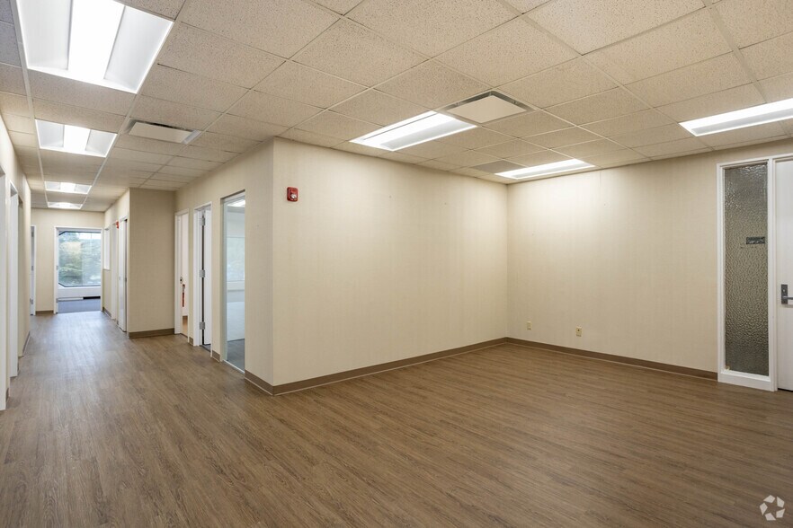 More Photos Of 1 Huntington Quadrangle, Melville Office For Lease