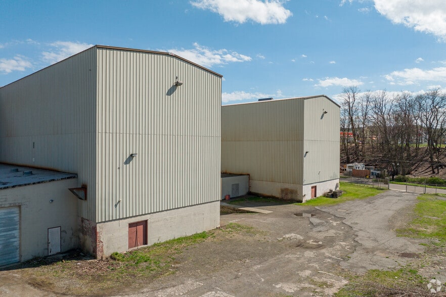 More Photos Of 30 Charlotte St, Binghamton Warehouse For Lease