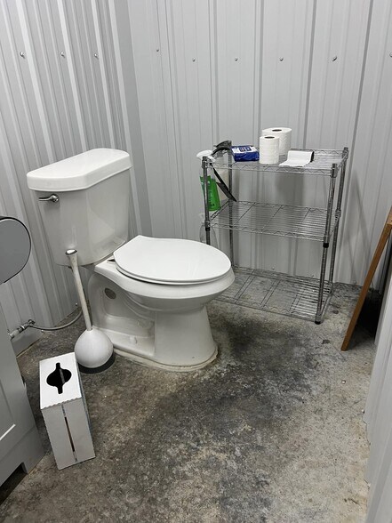 More Photos Of 8511 S Regency Dr, Tulsa Manufacturing For Lease