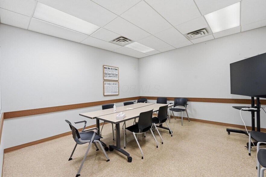 More Photos Of 88 N Sandusky St, Delaware Office For Lease