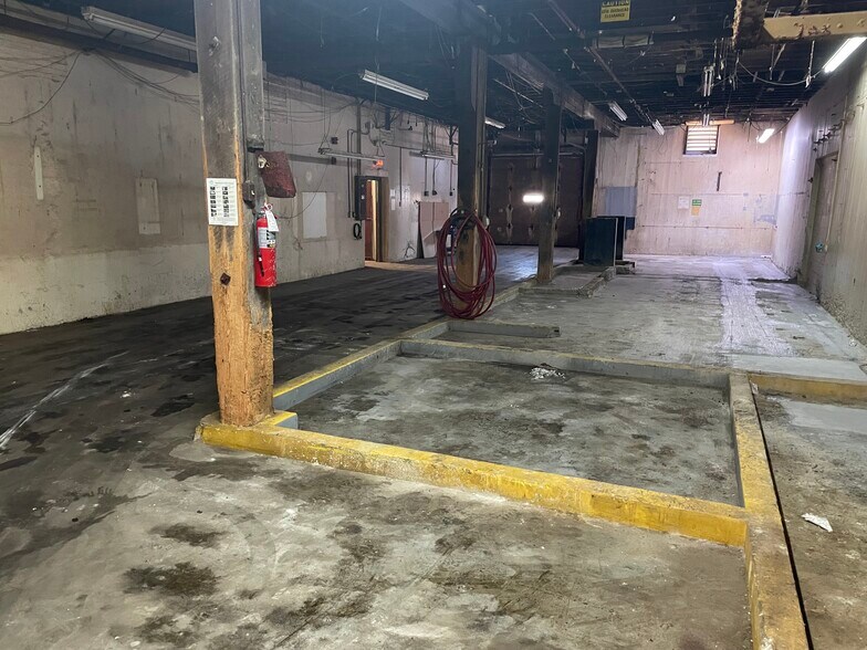 More Photos Of 423 N Campbell Ave, Springfield Manufacturing For Sale