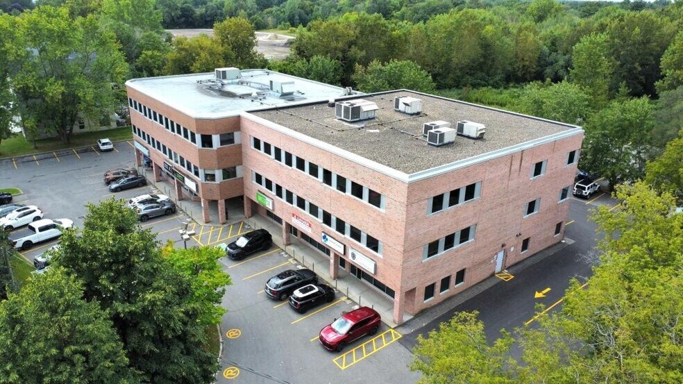 More Photos Of 28 Ch De La Côte-Saint-Louis O, Blainville Office For Lease