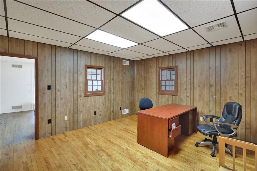 More Photos Of 345 N Main St, Bernville Industrial For Sale