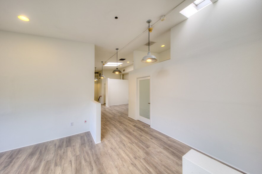 More Photos Of 1633-1639 Electric Ave, Venice Light Manufacturing For Lease