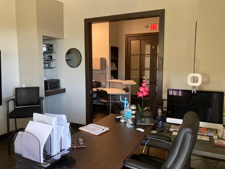 More Photos Of 1531 E Bradford Pky, Springfield Medical For Lease