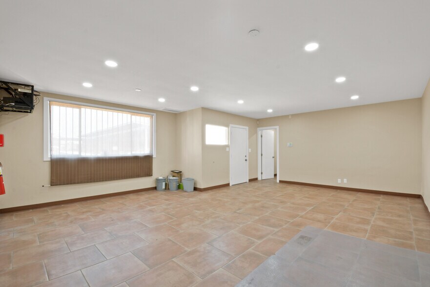 More Photos Of 920-922 E Arlee Pl, Anaheim Warehouse For Sale