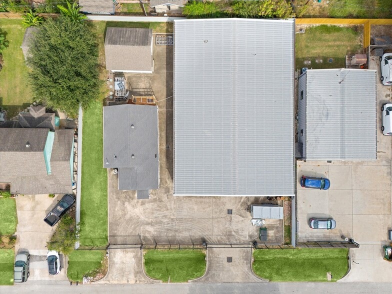 More Photos Of 11126 Timber Crest Dr, Houston Warehouse For Lease